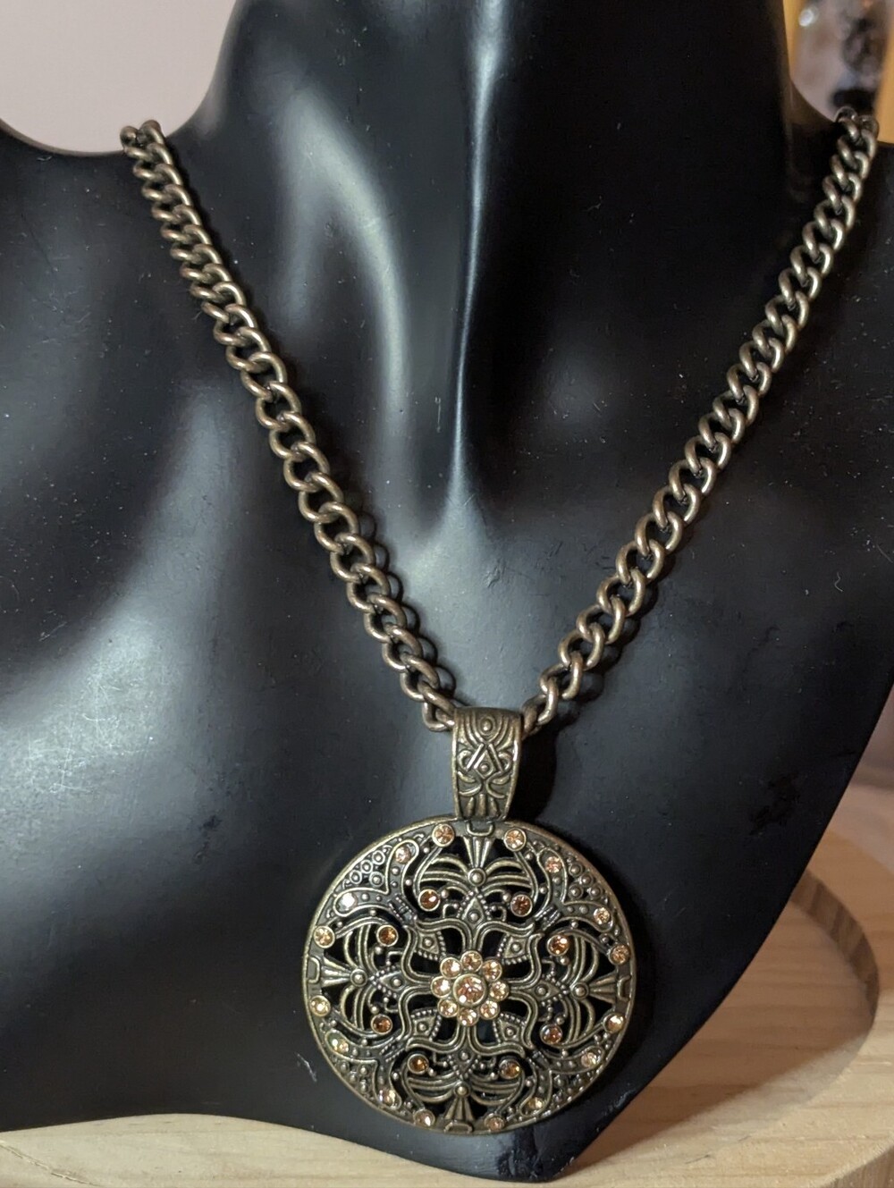 Lia Sophia VTG Bronze Tone Filigree Round Pendant Statement Necklace + FREE GIFT - Picture 3 of 4
